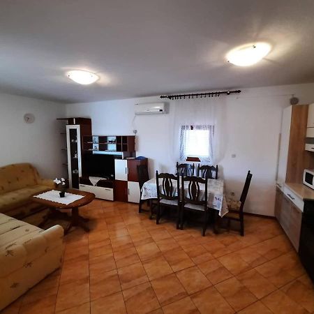 Anita Apartment Vir Luaran gambar