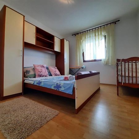 Anita Apartment Vir Luaran gambar
