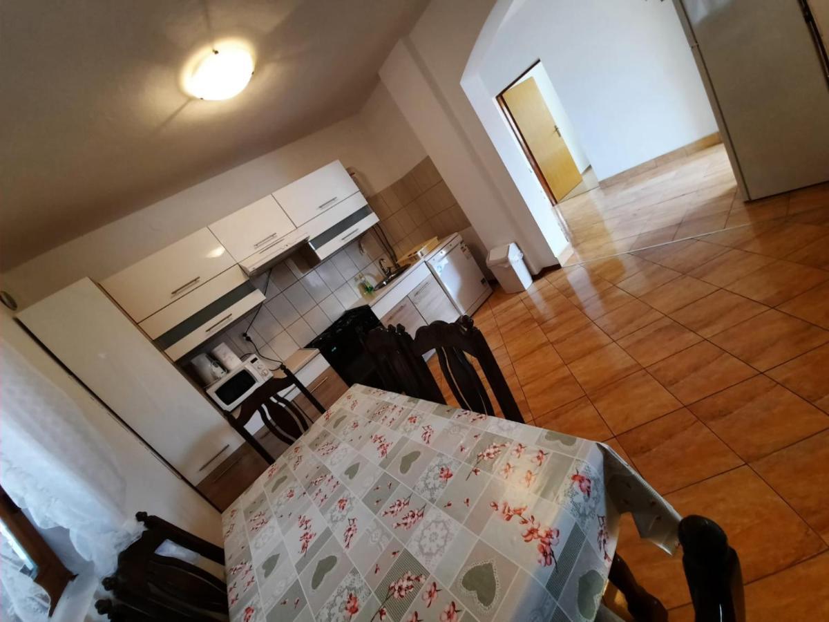 Anita Apartment Vir Luaran gambar
