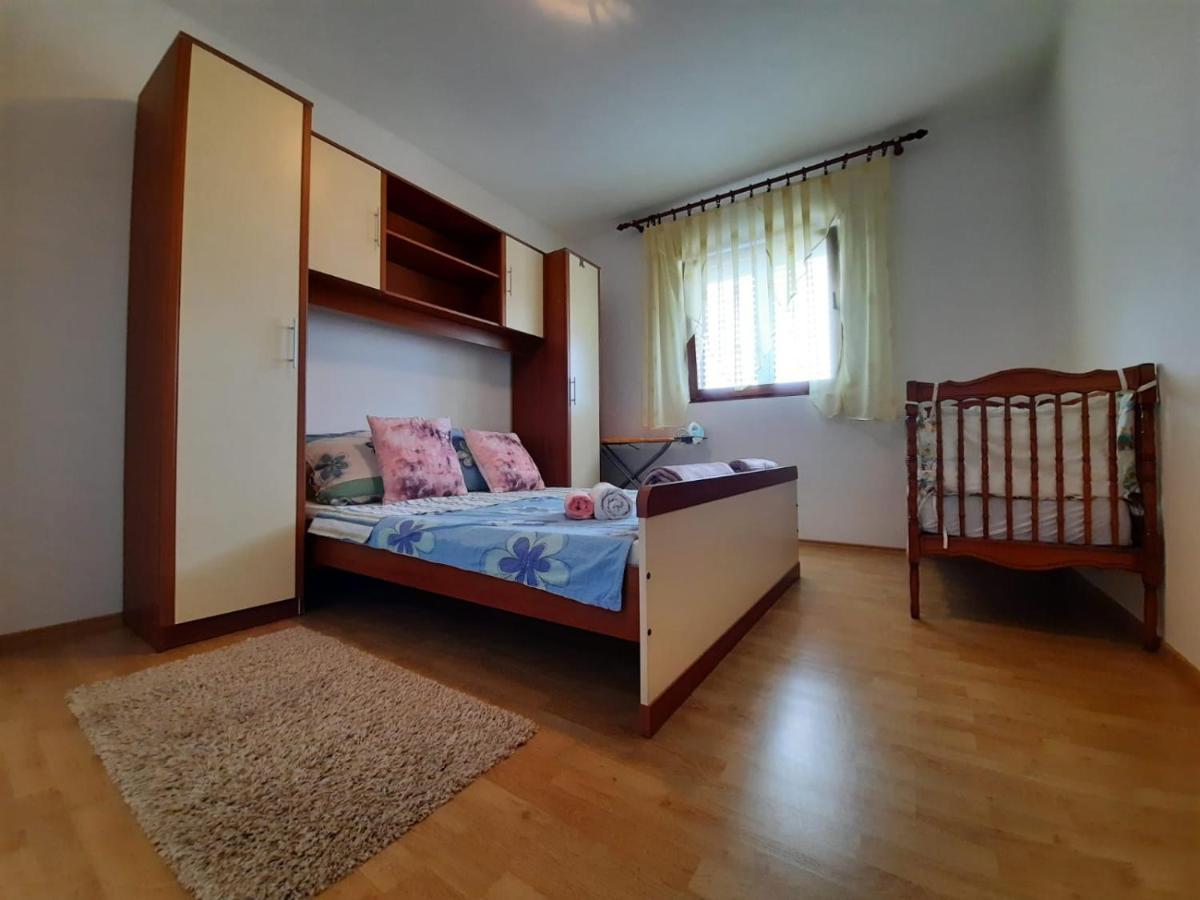 Anita Apartment Vir Luaran gambar