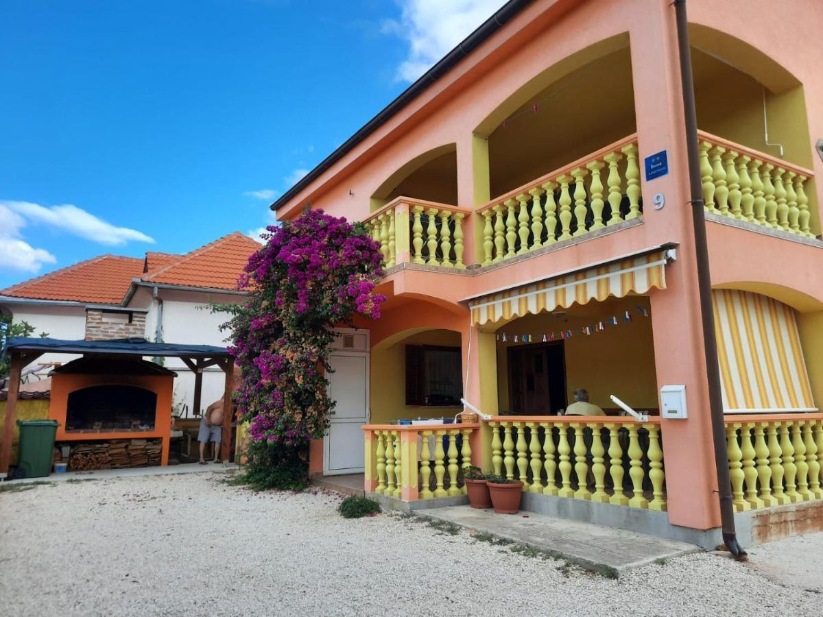 Anita Apartment Vir Luaran gambar