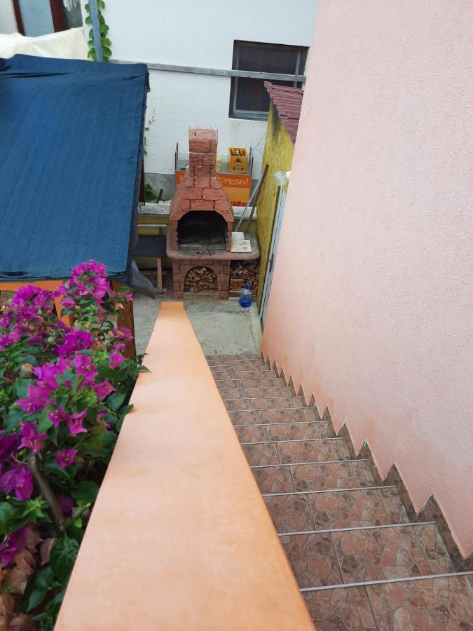 Anita Apartment Vir Luaran gambar